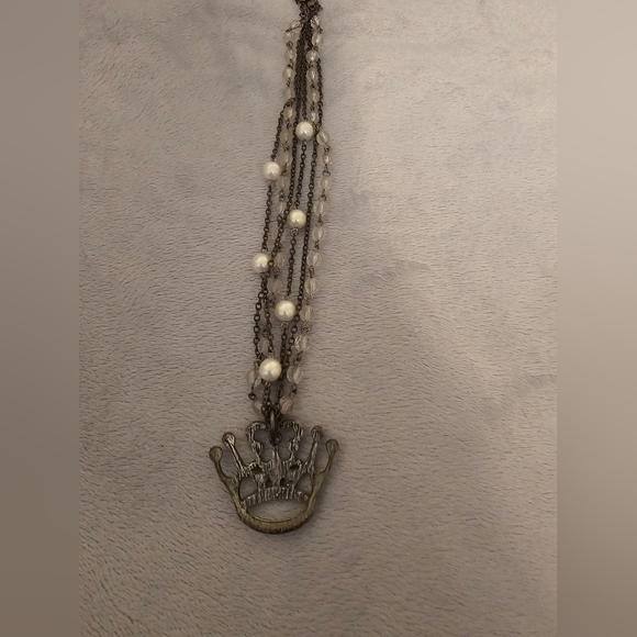 Metal and Faux Pearl Crown Necklace ๐ - Picture 5 of 7